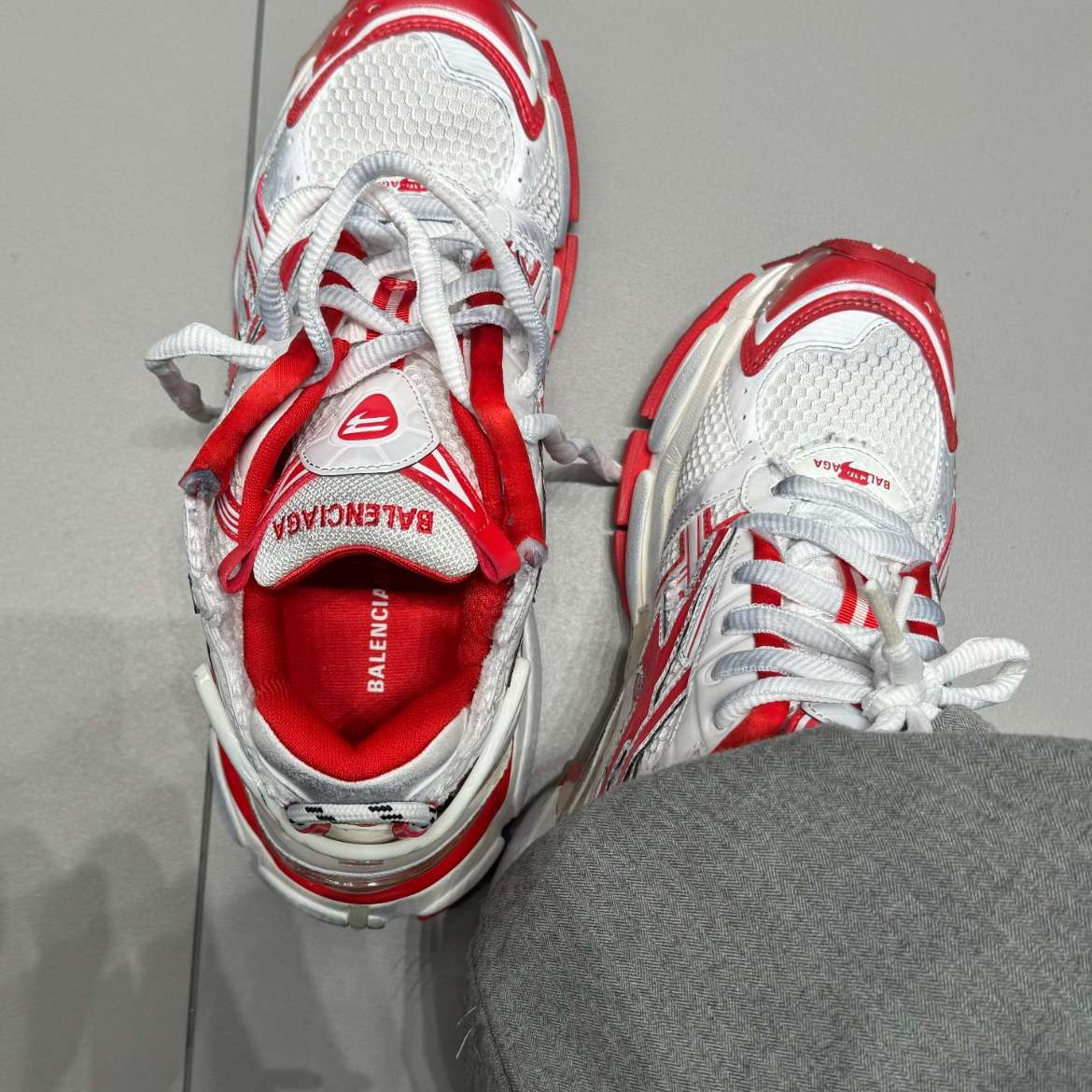 EM Sneakers Balenciaga Runner White Red review 0