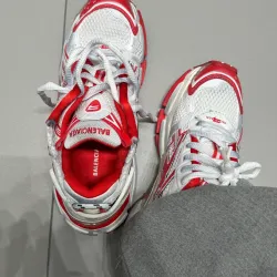 EM Sneakers Balenciaga Runner White Red review Lane Mellencamp