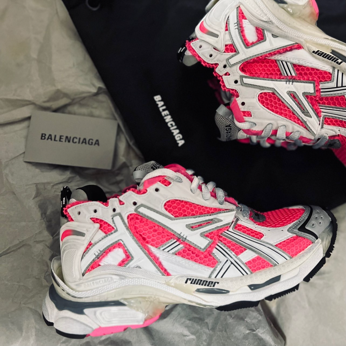 EM Sneakers Balenciaga Runner White Red Powder review 0