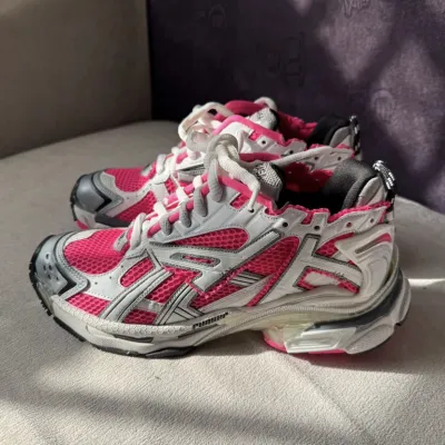 EM Sneakers Balenciaga Runner White Red Powder review Davion Walker