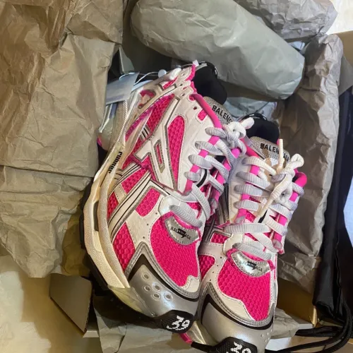 EM Sneakers Balenciaga Runner White Red Powder review 