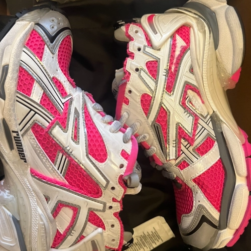 EM Sneakers Balenciaga Runner White Red Powder reviewed by