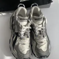 EM Sneakers Balenciaga Runner Grey White Black review 0