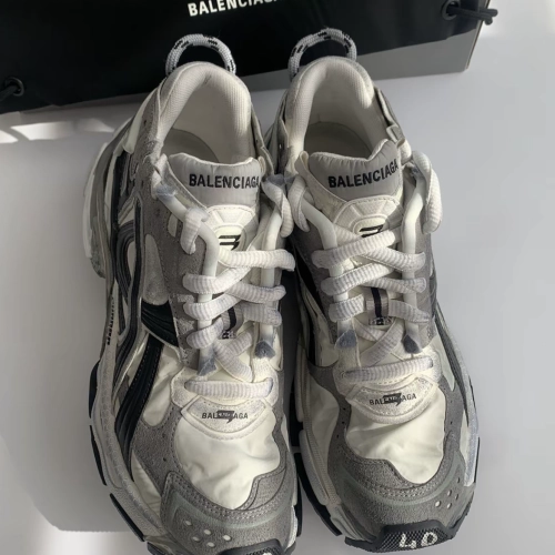 EM Sneakers Balenciaga Runner Grey White Black reviewed by