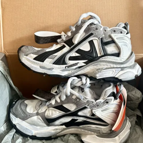 EM Sneakers Balenciaga Runner Grey White Black review 