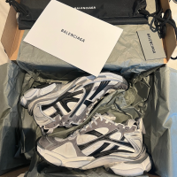 EM Sneakers Balenciaga Runner Grey White Black review 0