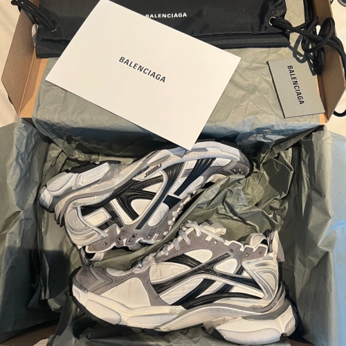 EM Sneakers Balenciaga Runner Grey White Black reviewed by
