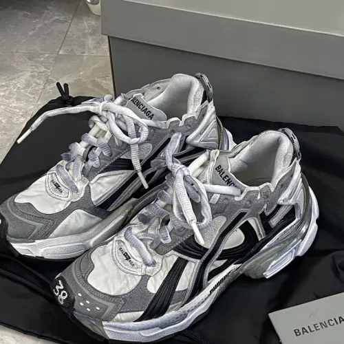 EM Sneakers Balenciaga Runner Grey White Black review 
