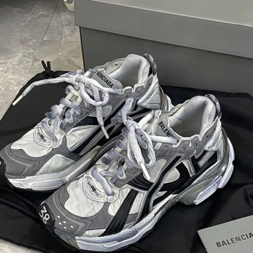 EM Sneakers Balenciaga Runner Grey White Black reviewed by