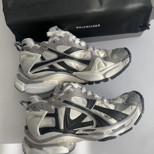 EM Sneakers Balenciaga Runner Grey White Black reviewed by