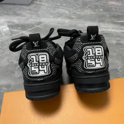 EM Sneakers Louis Vuitton LV Skate Sneaker Black with Diamonds review Sergio Ten Donkelaar 02