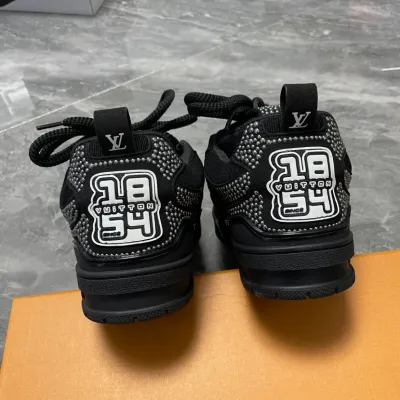 EM Sneakers Louis Vuitton LV Skate Sneaker Black with Diamonds review Sergio Ten Donkelaar 01
