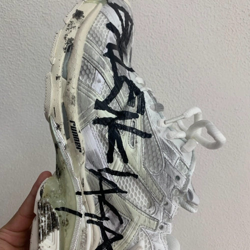 EM Sneakers Balenciaga Runner White and Black Characters reviewed by