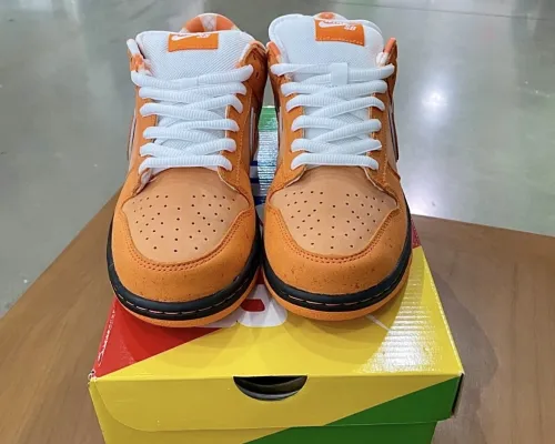 EM Sneakers Nike SB Dunk Low × Concepts Orange Lobster review 