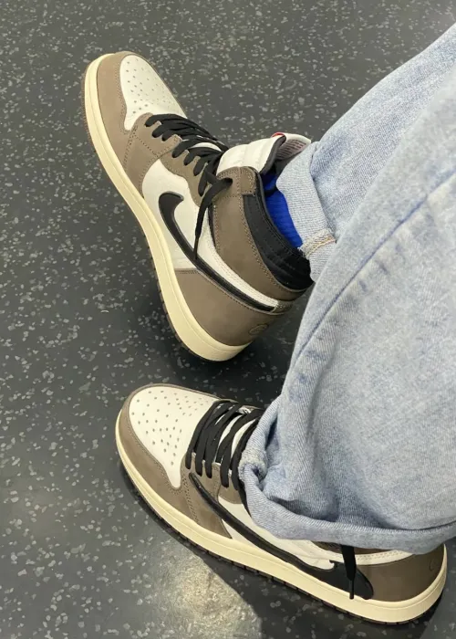 EM Sneakers Jordan 1 Retro High OG SP Travis Scott Mocha review 