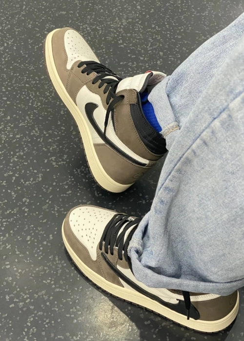 EM Sneakers Jordan 1 Retro High OG SP Travis Scott Mocha reviewed by