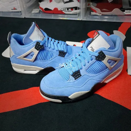 EM Sneakers Jordan 4 Retro University Blue review 