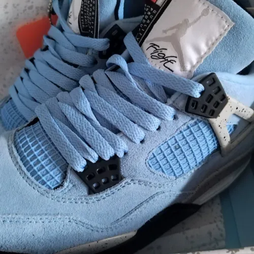 EM Sneakers Jordan 4 Retro University Blue review 