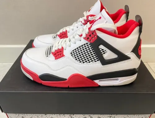 EM Sneakers Jordan 4 Retro Fire Red (2020) review 