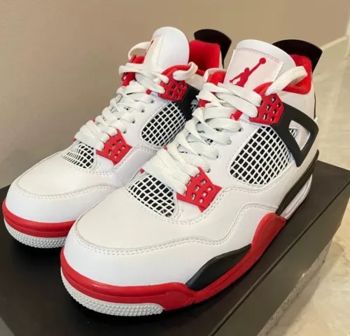 EM Sneakers Jordan 4 Retro Fire Red (2020) review 