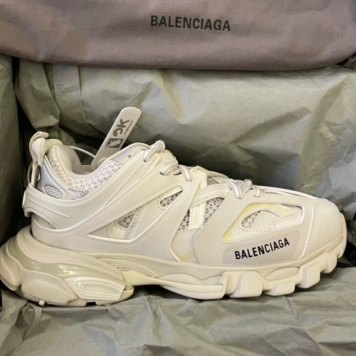 EM Sneakers Balenciaga Track LED White reviewed by