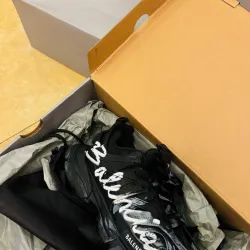 EM Sneakers  Balenciaga Track Sneaker White Graffiti(Without LED) review Ma’kiya Hector