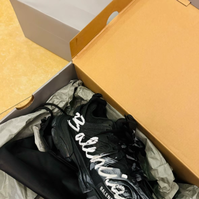 EM Sneakers  Balenciaga Track Sneaker White Graffiti(Without LED) review Ma’kiya Hector