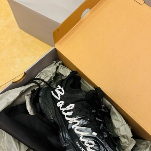 EM Sneakers  Balenciaga Track Sneaker White Graffiti(Without LED) reviewed by