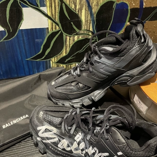 EM Sneakers  Balenciaga Track Sneaker White Graffiti(Without LED) reviewed by