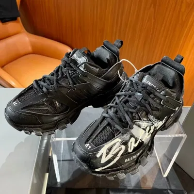 EM Sneakers  Balenciaga Track Sneaker White Graffiti(Without LED) review phileine kok