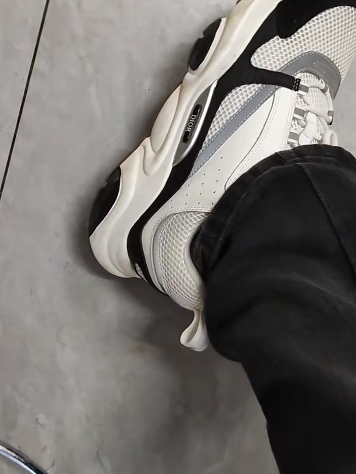 EM Sneakers Dior B22 White Black review 1