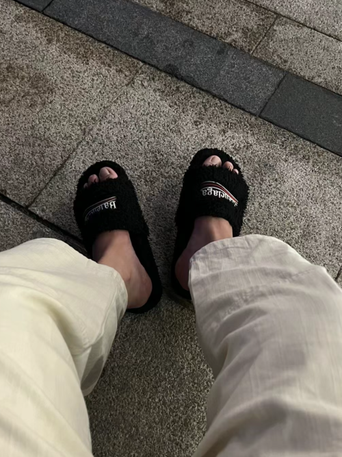 EM Sneakers Balenciaga Furry Slide Black review 
