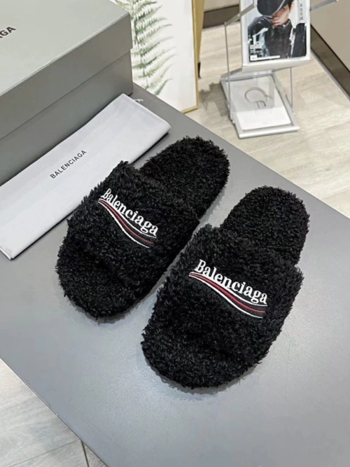 EM Sneakers Balenciaga Furry Slide Black reviewed by