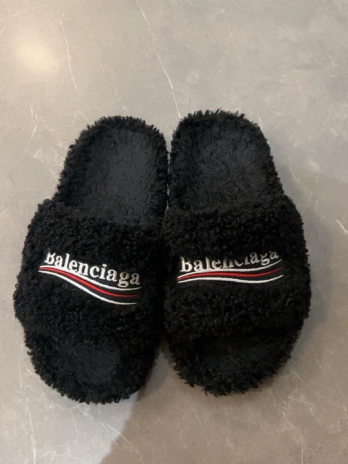 EM Sneakers Balenciaga Furry Slide Black reviewed by