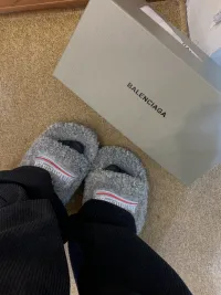EM Sneakers Balenciaga Furry Slide Grey review 1