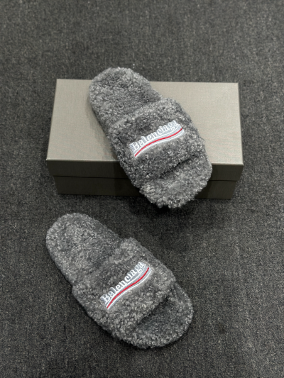EM Sneakers Balenciaga Furry Slide Grey review Amya Randolph 03