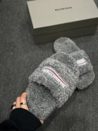 EM Sneakers Balenciaga Furry Slide Grey review 2
