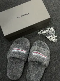 EM Sneakers Balenciaga Furry Slide Grey review 1