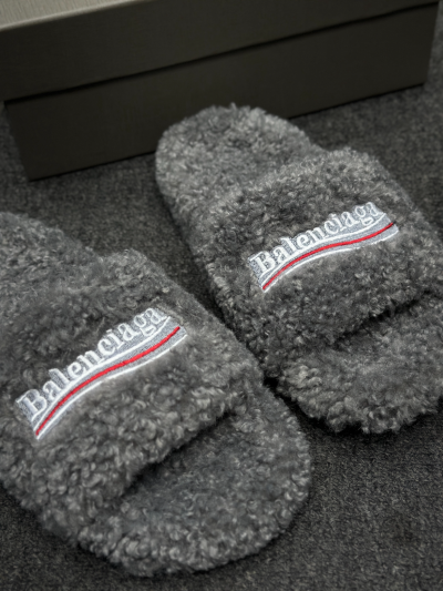 EM Sneakers Balenciaga Furry Slide Grey review Amya Randolph 00