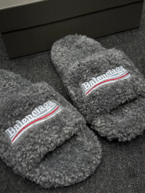 EM Sneakers Balenciaga Furry Slide Grey reviewed by