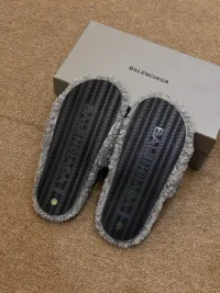 EM Sneakers Balenciaga Furry Slide Grey review 2