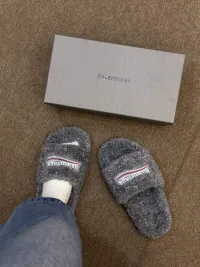EM Sneakers Balenciaga Furry Slide Grey review 1