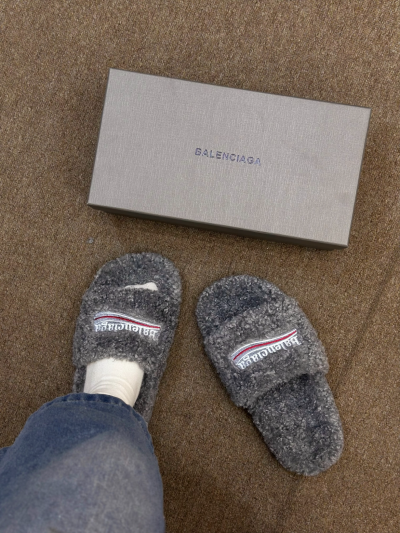 EM Sneakers Balenciaga Furry Slide Grey review Carmiyah Brown 01