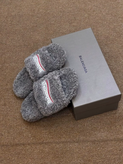 EM Sneakers Balenciaga Furry Slide Grey reviewed by