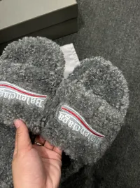 EM Sneakers Balenciaga Furry Slide Grey review 1
