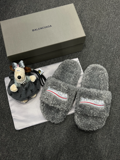 EM Sneakers Balenciaga Furry Slide Grey review Ayden Gillespie 06