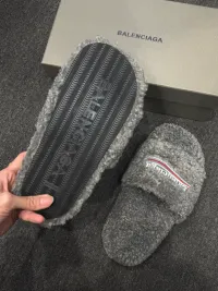 EM Sneakers Balenciaga Furry Slide Grey review 3