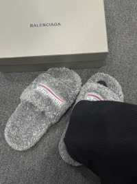 EM Sneakers Balenciaga Furry Slide Grey review 5