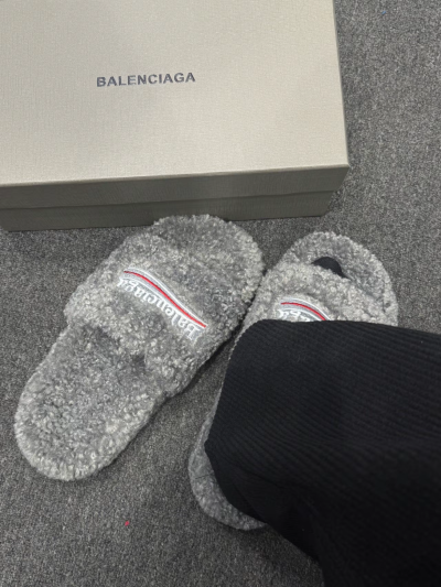 EM Sneakers Balenciaga Furry Slide Grey review Ayden Gillespie 05