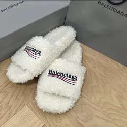 EM Sneakers Balenciaga Furry Slide White review Thomas Trotter 04